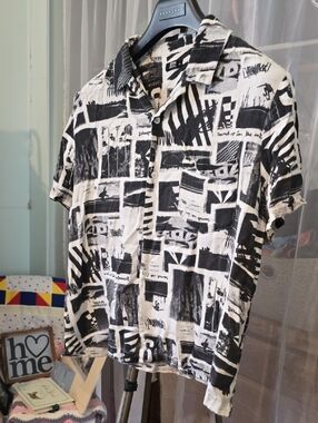 Ardene Graphic Button-Down Shirt Large Viscose